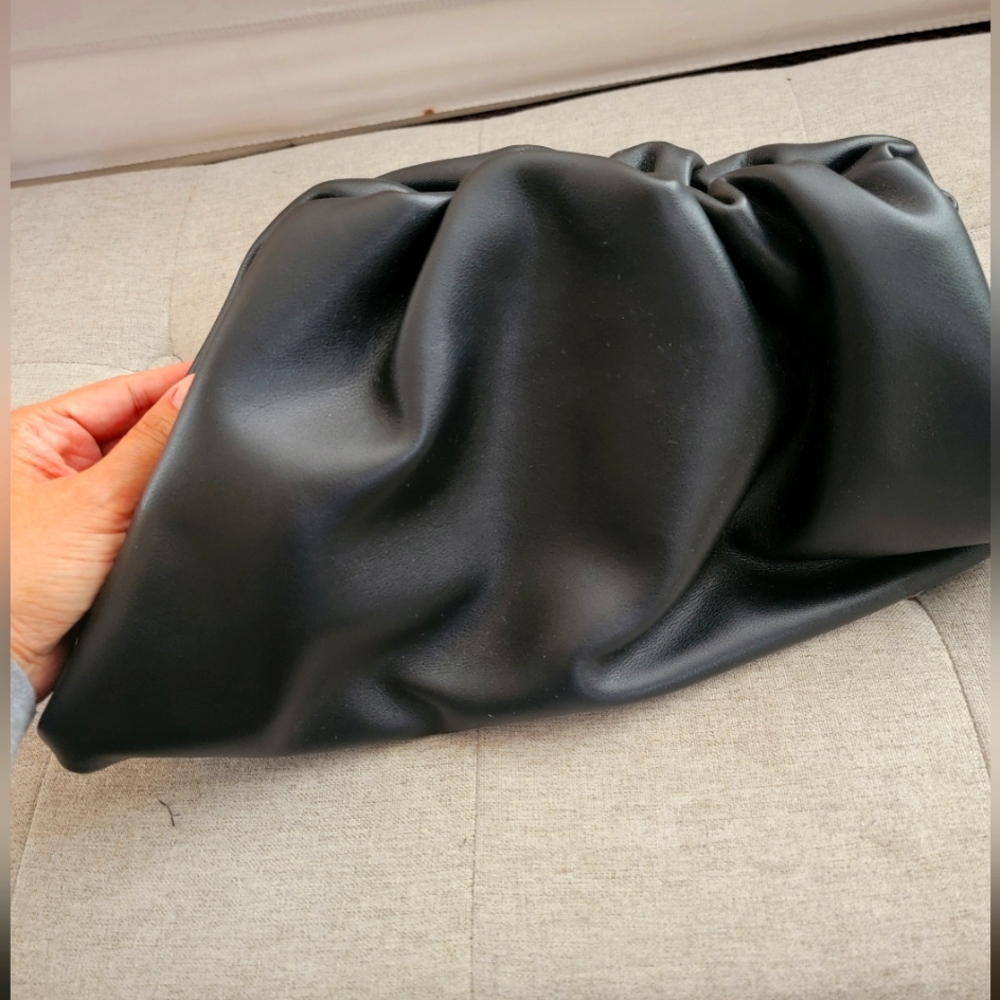 Bottega Veneta The pouch Leather Clutch